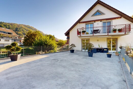 außenansicht mit day time, from property, balkon, und stuckverkleidung