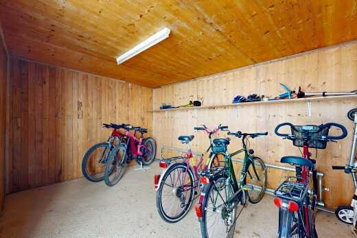 fitnessstudio mit dated wood wall, wood wall, holzwand, inside property, und wood ceiling