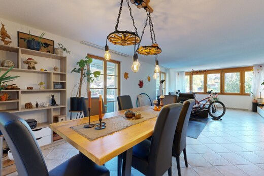 esszimmer mit drywall, gipskartonwand, inside property, tile floor, und fliesenboden