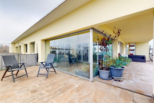 terrasse mit property visible und terrasse