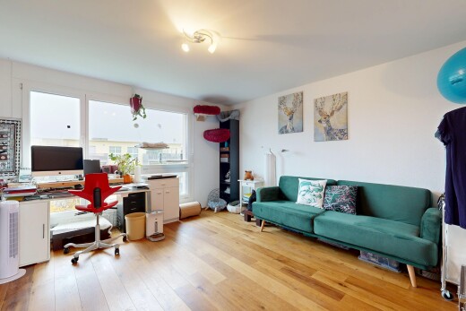 büro mit natürliches licht, natural light, bürobereich, holzfußboden, und wood finish floor