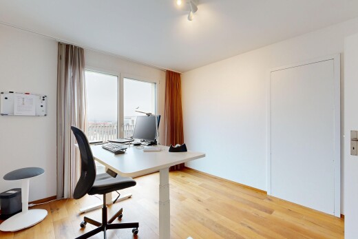 büro mit natural light, natürliches licht, inside property, drywall, und gipskartonwand