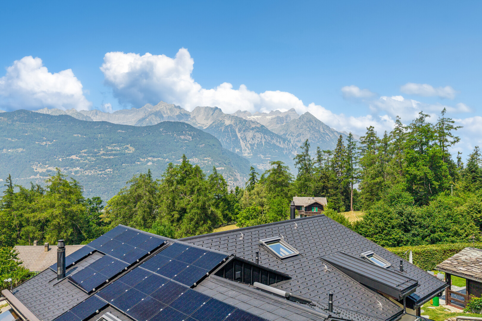 vue sur la montagne avec vue sur la montagne, mountain view, day time, et drone view