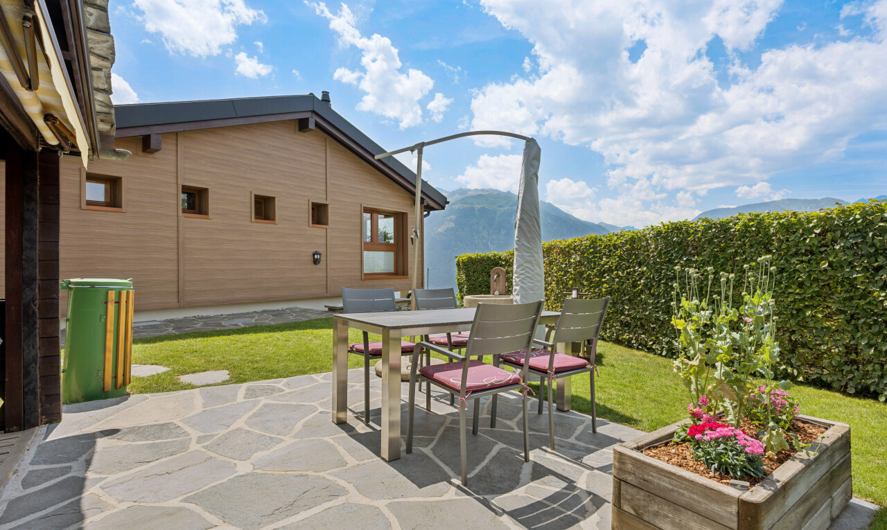 terrasse avec vue sur la montagne, mountain view, coin repas extérieur, from property, et terrasse