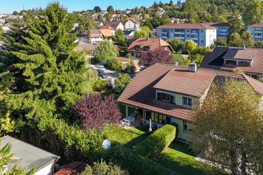 außenansicht mit ziegeldach, day time, drone view, residential view, und wohngebietblick