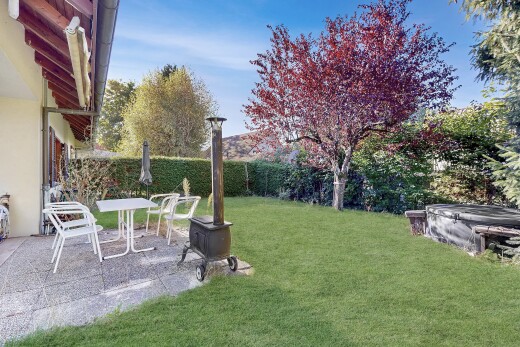 garten mit from property, terrasse, rasen, day time, und zaun