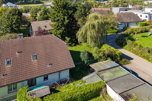 außenansicht mit drone view, wohngebietblick, residential view, und ziegeldach