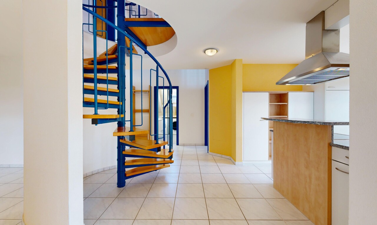 escaliers avec escaliers, sol en carrelage, tile floor, cloison sèche, et drywall