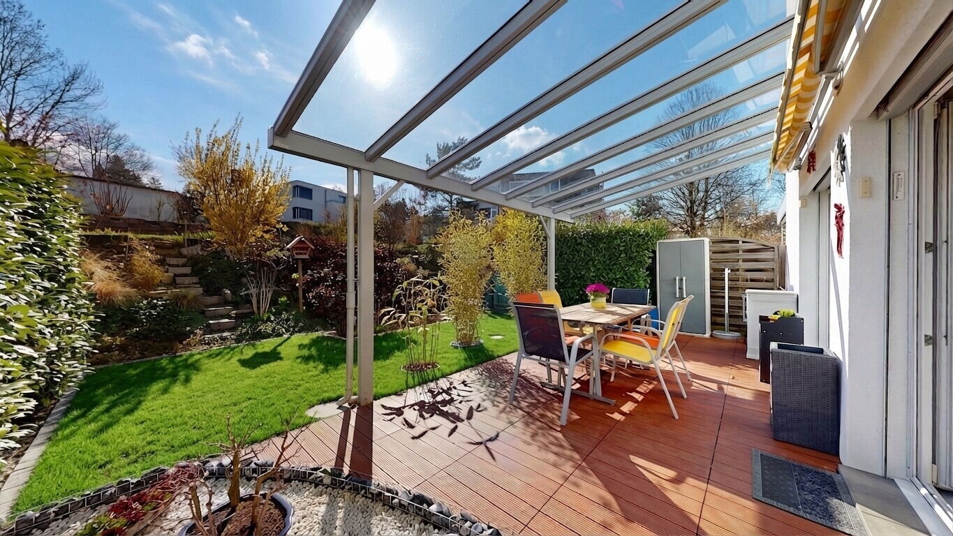 terrasse avec coin repas extérieur, terrasse, from property, pelouse, et day time