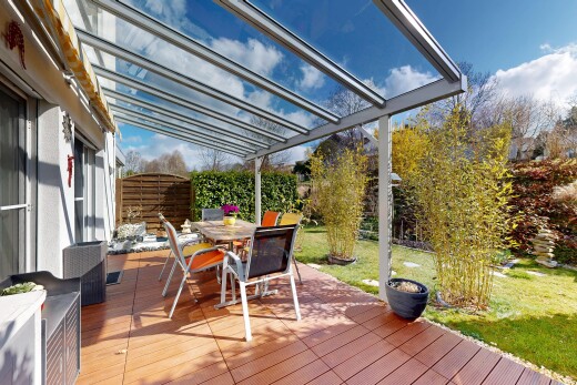 terrasse avec pergola, coin repas extérieur, day time, from property, et pelouse