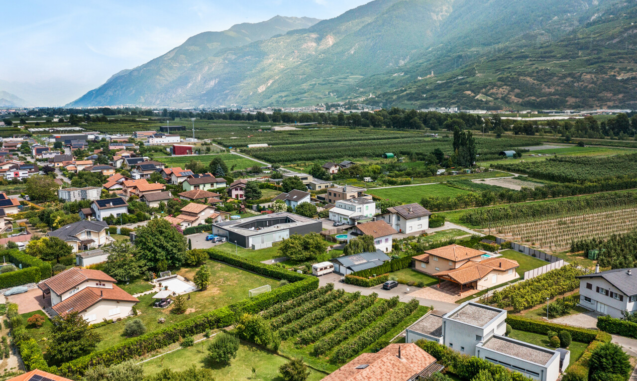 blick auf die berge mit orchard / agricultural view, blick auf obstgarten/agrarland, mountain view, blick auf die berge, und rural view