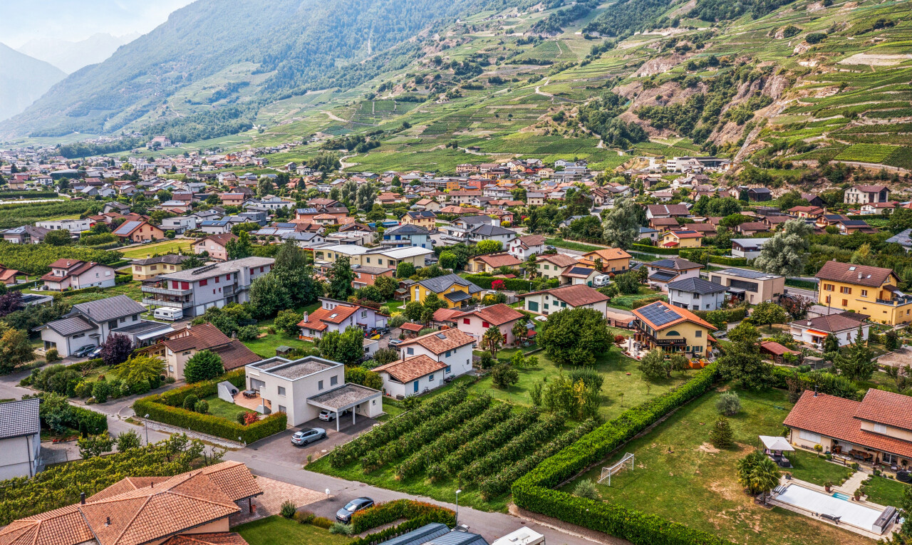 blick auf die berge mit blick auf die berge, mountain view, neighborhood view, wohngebietblick, und residential view