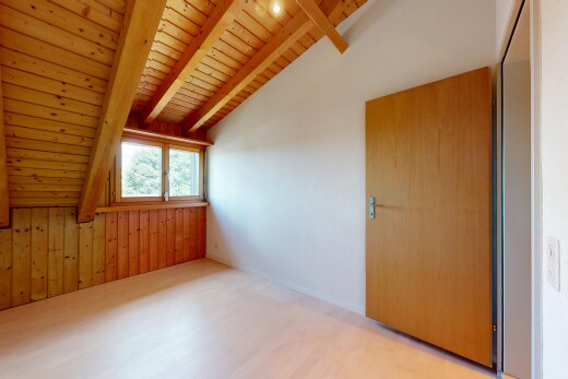leerer raum mit wood ceiling, holzdecke, beamed ceiling, balkendecke, und vaulted ceiling