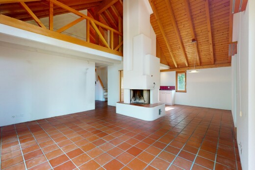 terrasse mit inside property und kamin