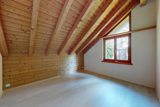 leerer raum mit wood ceiling, holzdecke, zusätzliches zimmer, beamed ceiling, und balkendecke