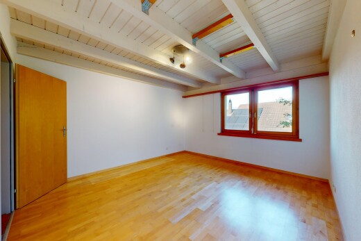 leerer raum mit inside property, natural light, natürliches licht, beamed ceiling, und balkendecke