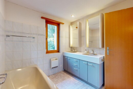 bad mit komplettes badezimmer, tile wall, fliesenwand, inside property, und bad