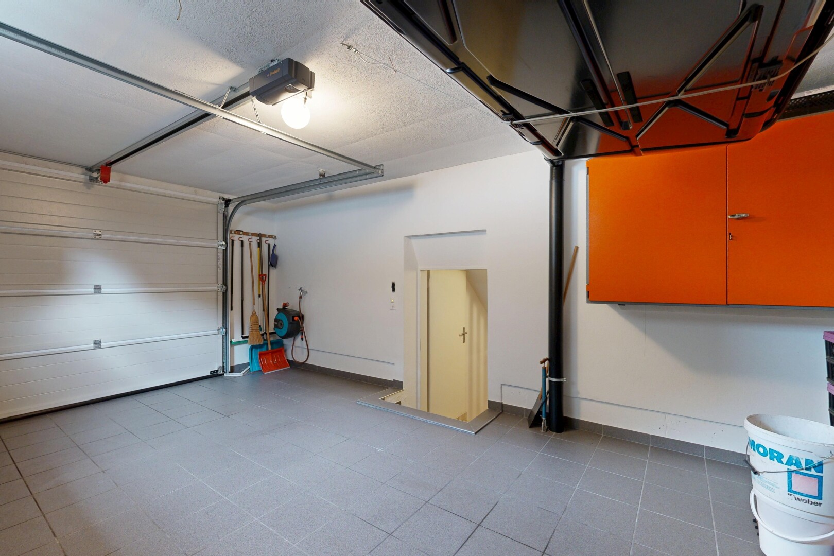 parking avec inside property