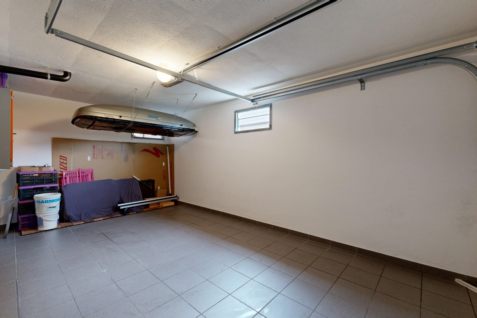 parking avec inside property