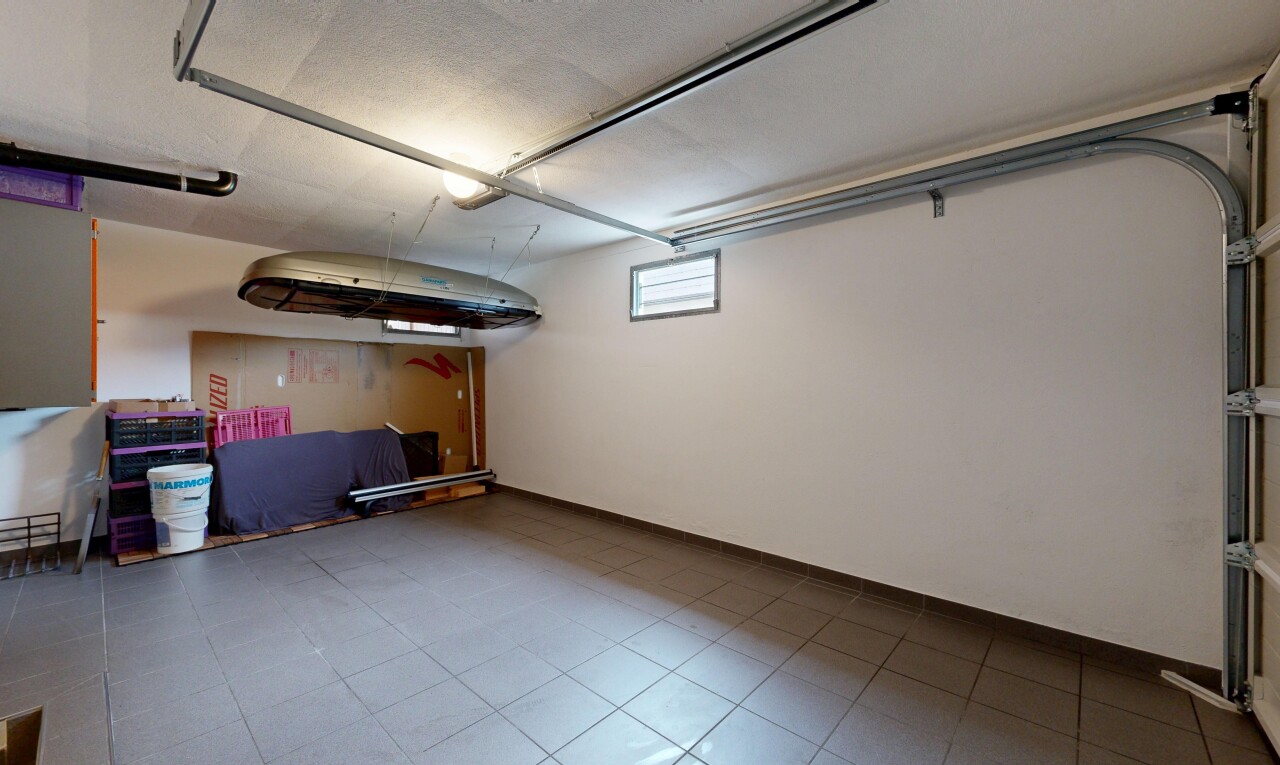 parking avec inside property