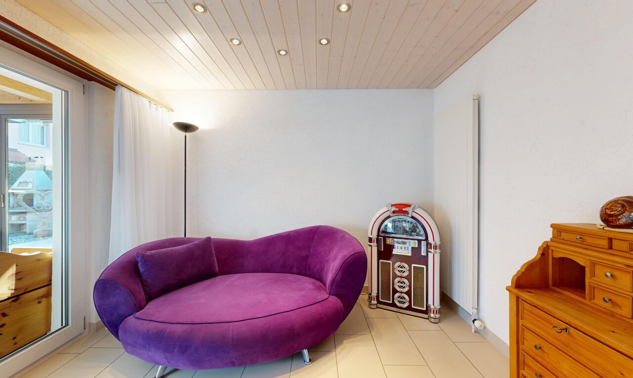 détails avec floor, plafond en bois, wood ceiling, interior, et power working
