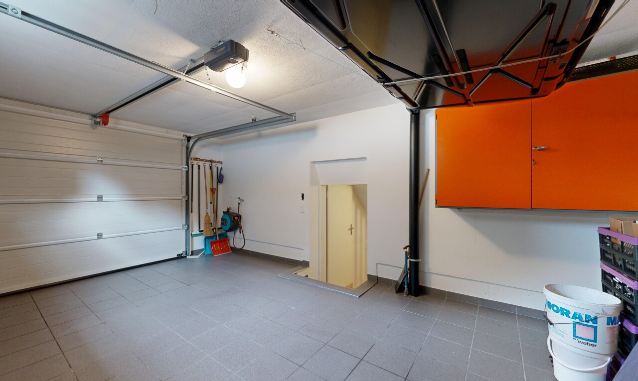 parking avec inside property
