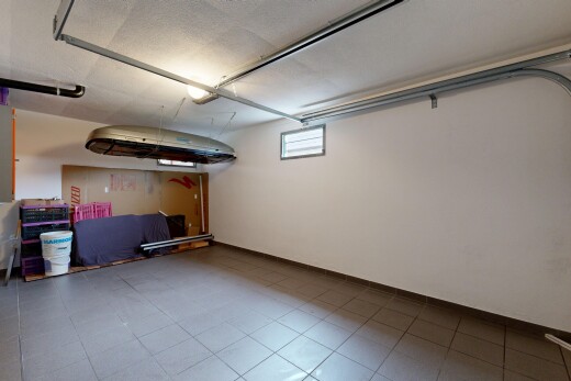 parking avec inside property