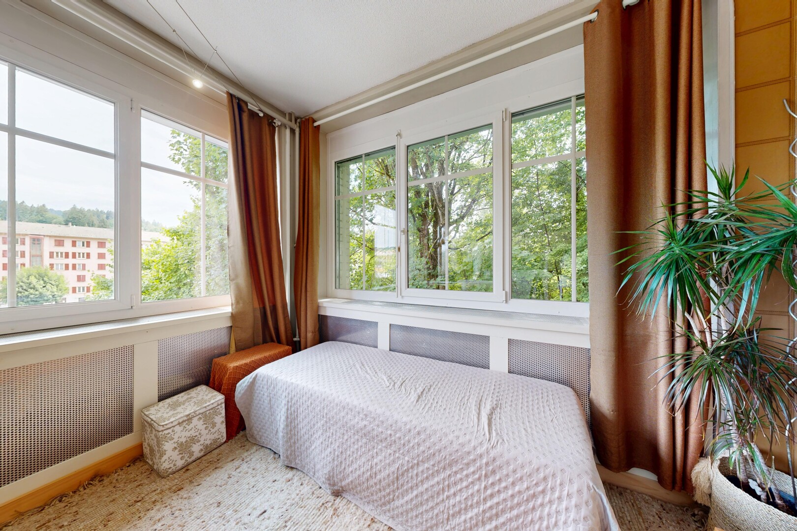 chambre avec inside property, lumière naturelle, et natural light