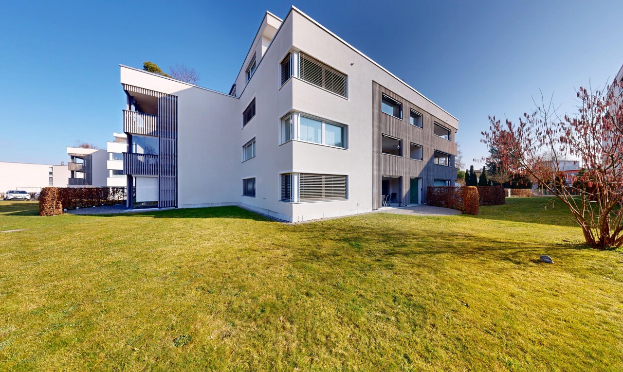 view of apartment building / complex