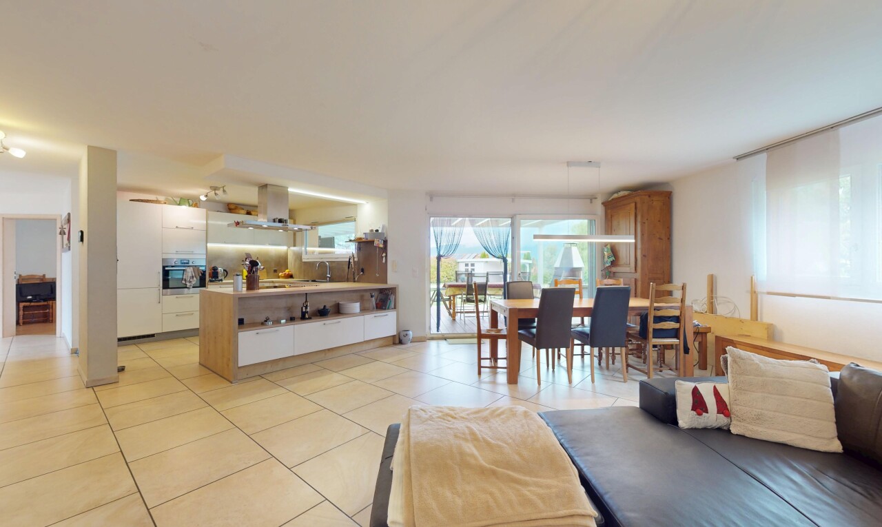 wohn- / esszimmer mit inside property, natürliches licht, natural light, fliesenboden, und tile floor