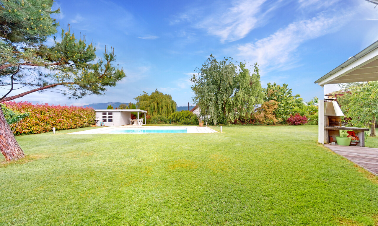 garten mit rasen, schwimmbad, from property, day time, und terrasse