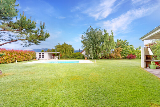 garten mit rasen, schwimmbad, from property, day time, und terrasse