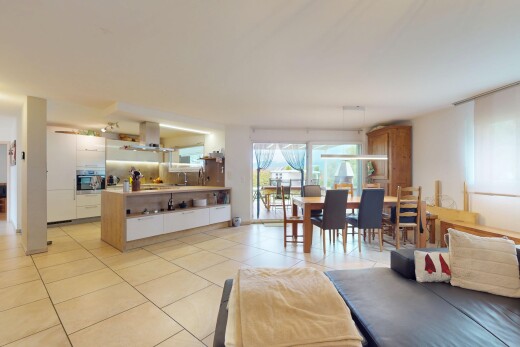 wohn- / esszimmer mit inside property, natürliches licht, natural light, fliesenboden, und tile floor