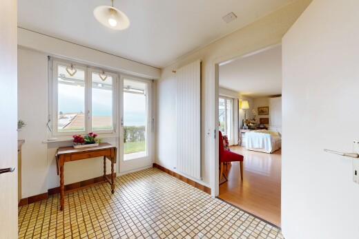 pièce vide avec lumière naturelle, natural light, cloison sèche, drywall, et inside property