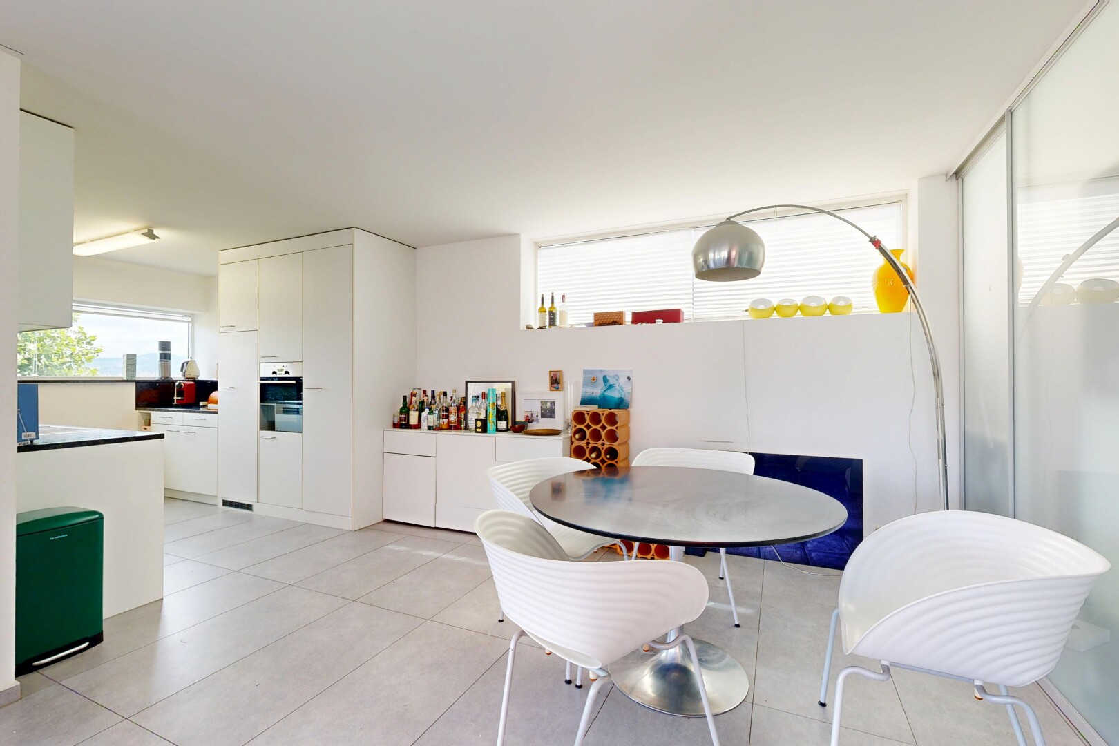 cuisine avec inside community, light floor, drywall, white cabinets, et armoires blanches
