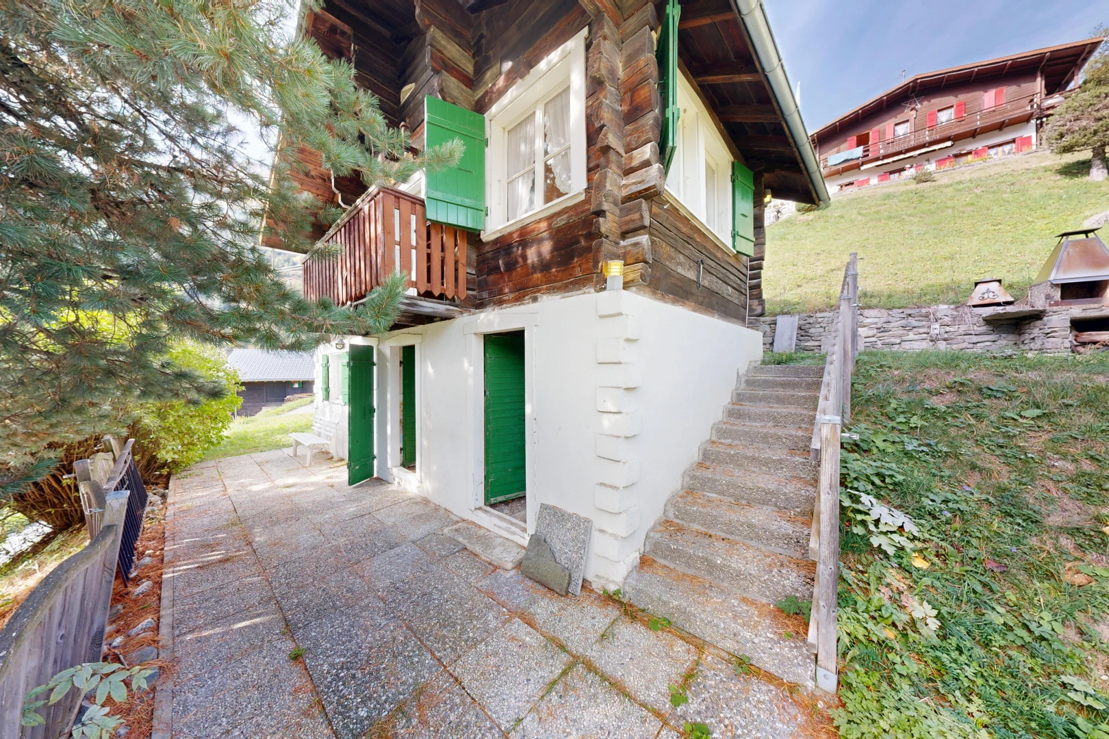 façade avec property visible, from property, escaliers, et bardage horizontal