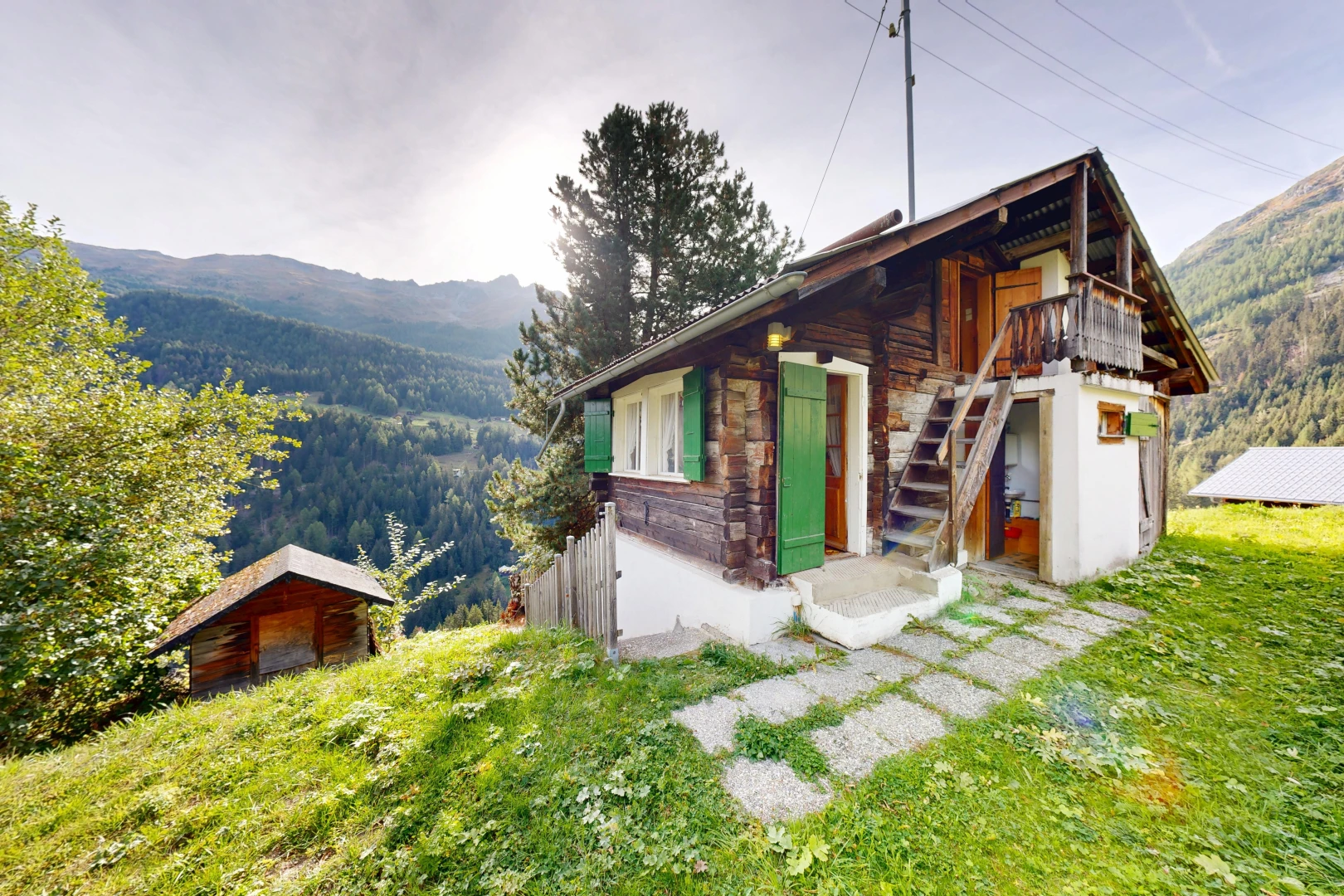 façade avec bardage en rondins, vue sur la montagne, mountain view, bardage horizontal, et escaliers