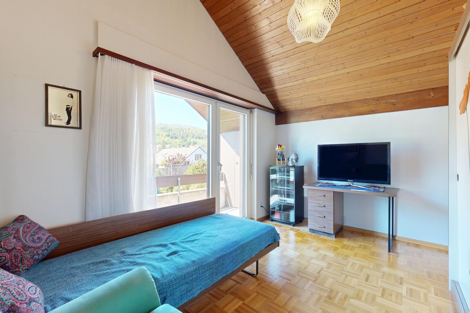 zimmer / schlafzimmer mit gipskartonwand, drywall, parquet floor, holzfußboden, und wood finish floor