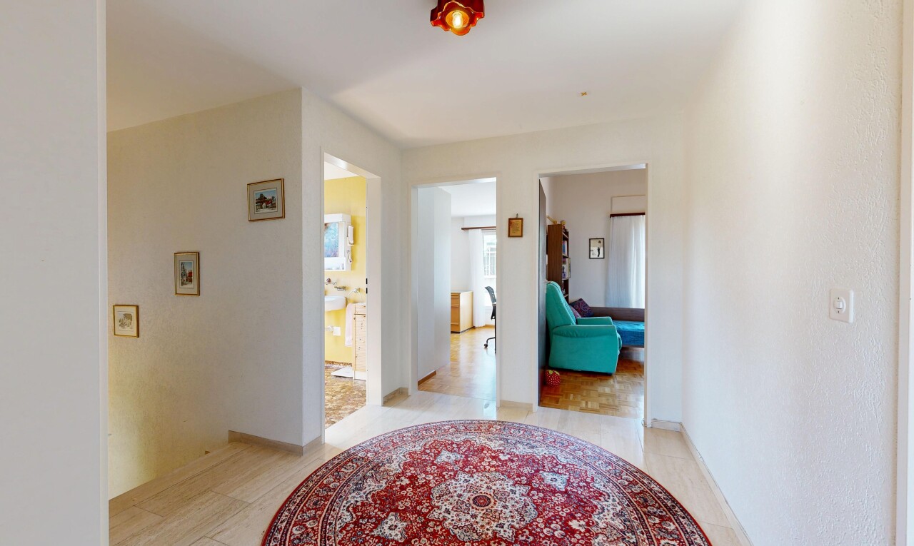 halle / korridor mit inside property und light floor