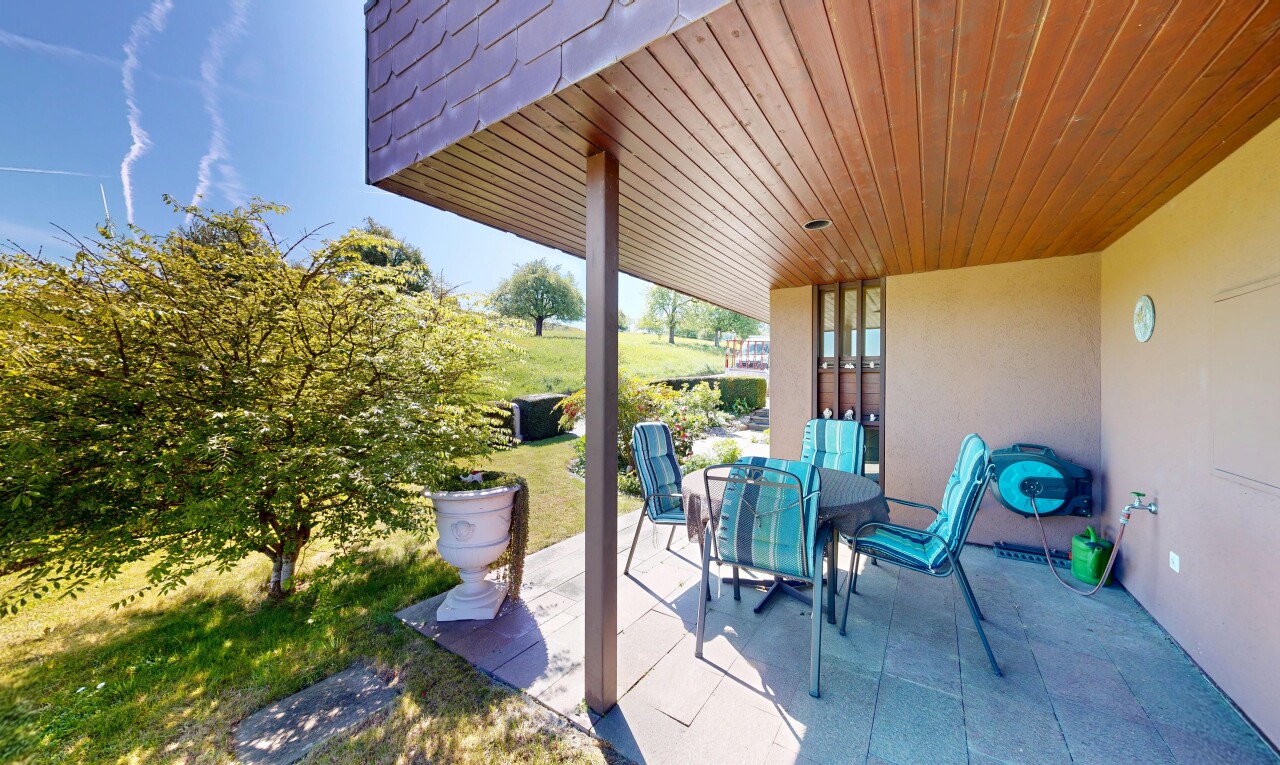 terrasse mit from property, terrasse, essbereich im freien, und rasen