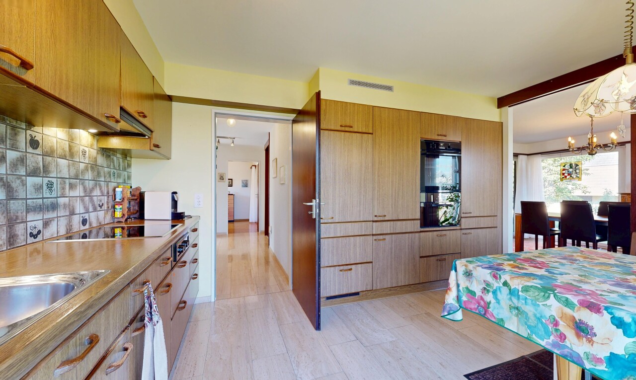 küche mit light floor, inside property, holzfußboden, wood finish floor, und natürliches licht