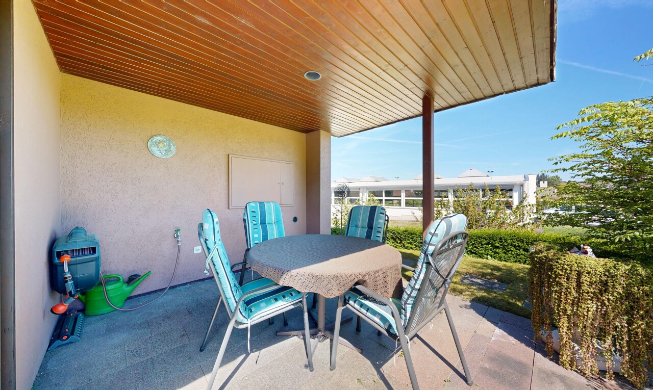 terrasse mit essbereich im freien, terrasse, from property, und day time