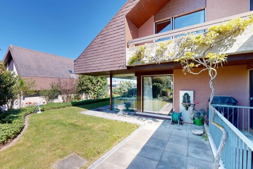 terrasse mit rasen, terrasse, day time, balkon, und property visible