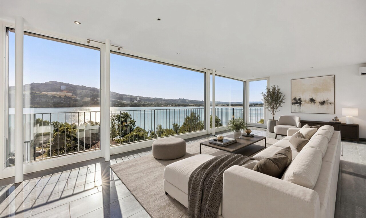 leerer raum mit view focus, water view, seesicht, floor ceiling windows, und einbauleuchten