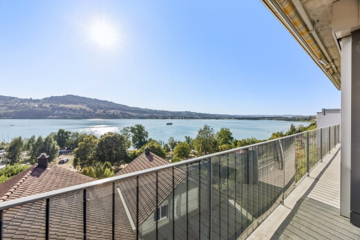 balkon mit seesicht, water view, balkon, view focus, und day time