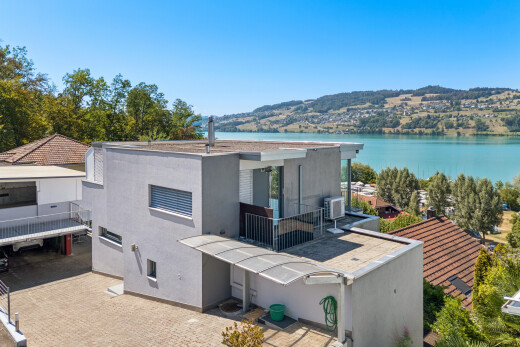 außenansicht mit seesicht, water view, day time, drone view, und property visible
