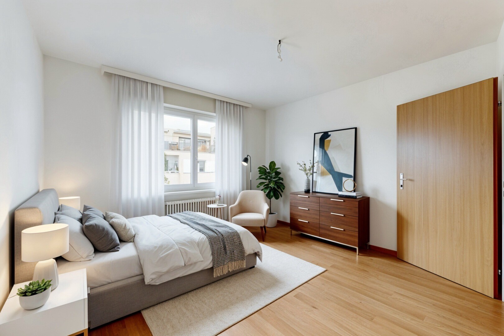 leerer raum mit kühler, inside property, wood finish floor, holzfußboden, und light floor