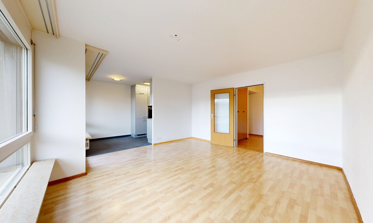 leerer raum mit holzfußboden, wood finish floor, gipskartonwand, drywall, und inside property