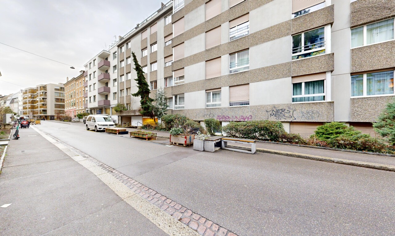 außenansicht mit blick auf wohnanlage, apartment complex view, und overcast