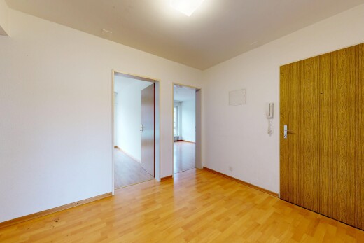 pièce vide avec sol en finition bois, wood finish floor, cloison sèche, drywall, et inside property